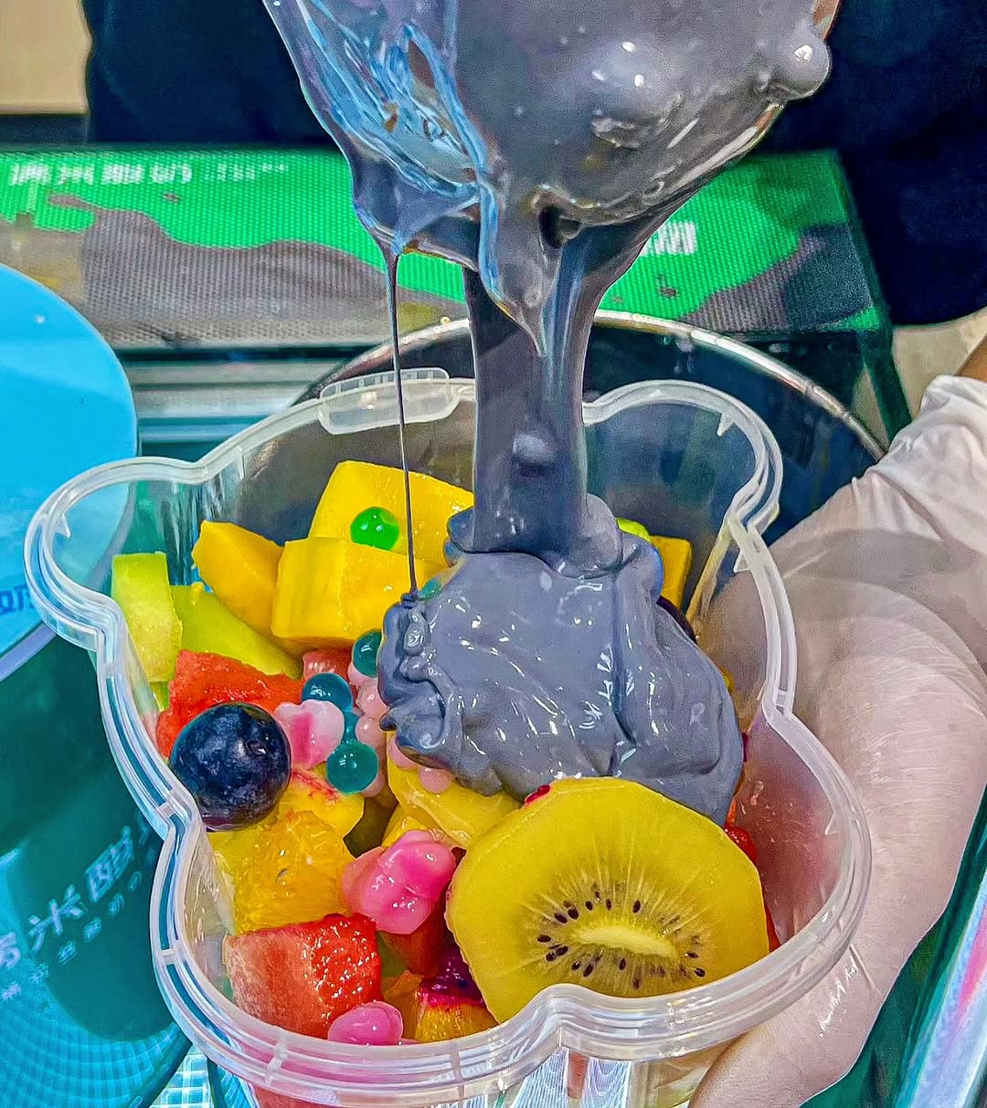 stretchy yogurt and fruit